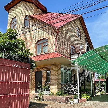 Guest House Visit Чолпон-Ата Екстериор снимка